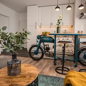 new-fecske-residence-stylish-design-ac-parking-new.inbudapesthotels.com/